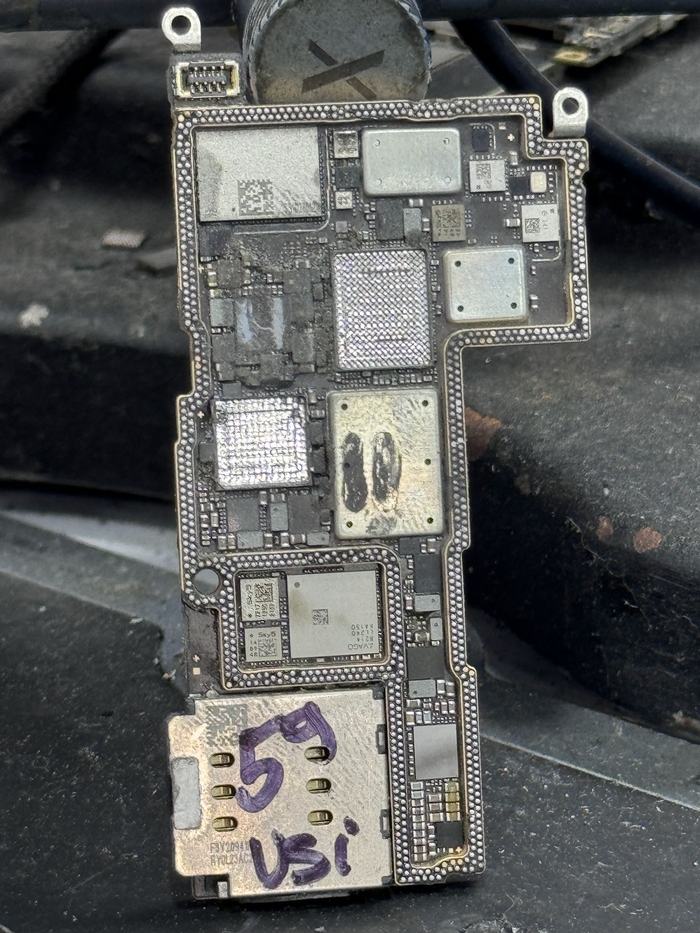 Reparación en placa de iPhone en ServiBorja